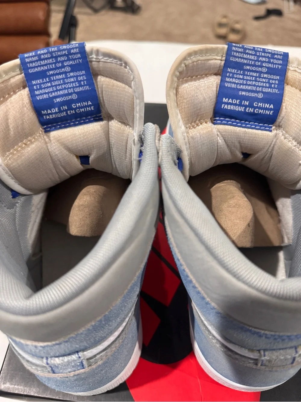 Size 9. 5- Jordan 1 Retro OG High Hyper Royal (WITH BOX, EXCELLENT CONDITION) #s